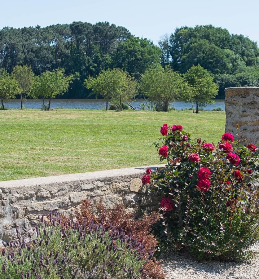 Bed and Breakfast Domaine De Kerbillec Theix Esterno foto