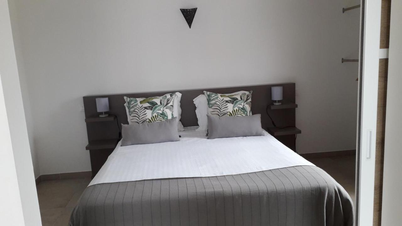 Bed and Breakfast Domaine De Kerbillec Theix Esterno foto