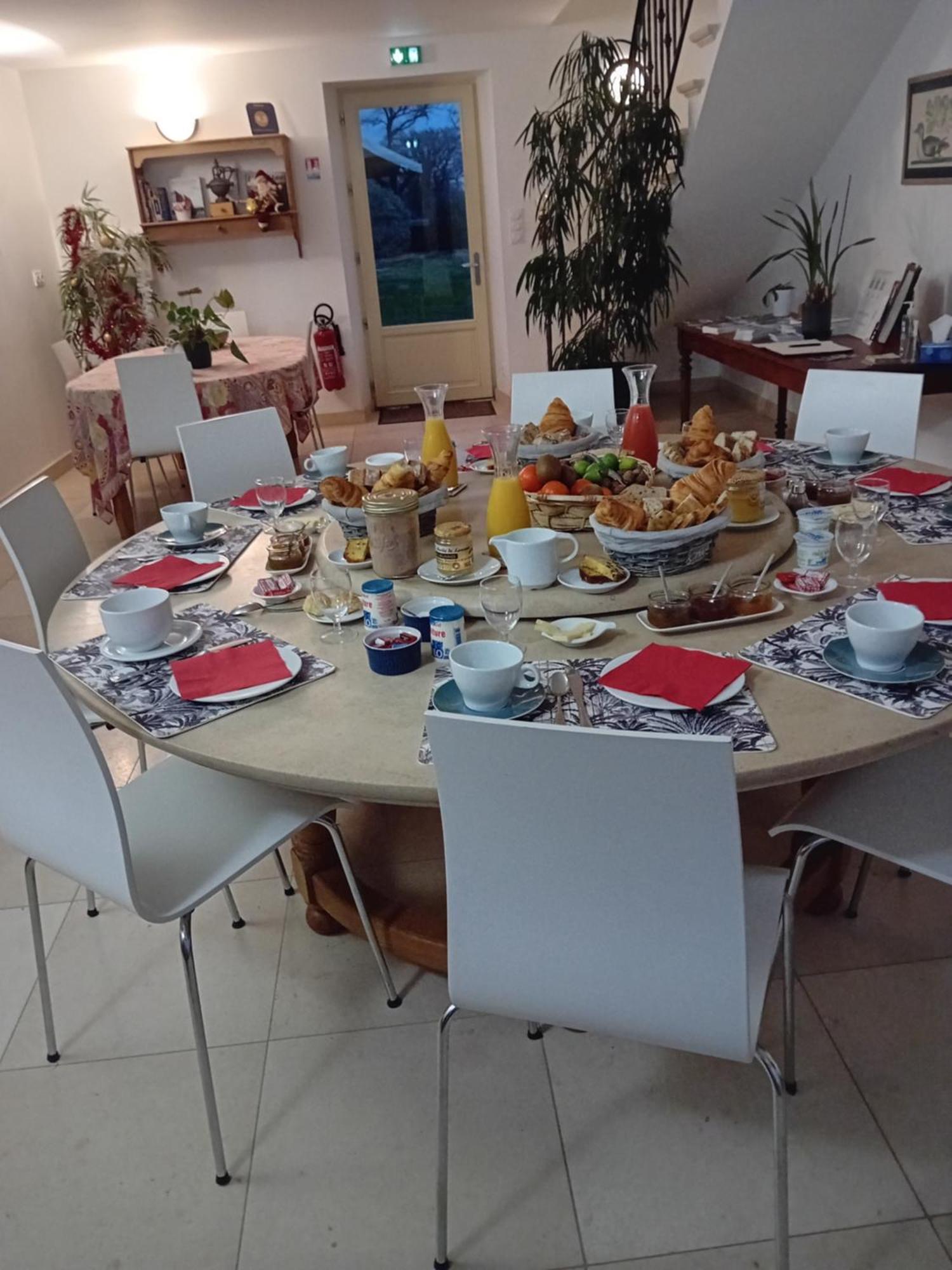 Bed and Breakfast Domaine De Kerbillec Theix Esterno foto