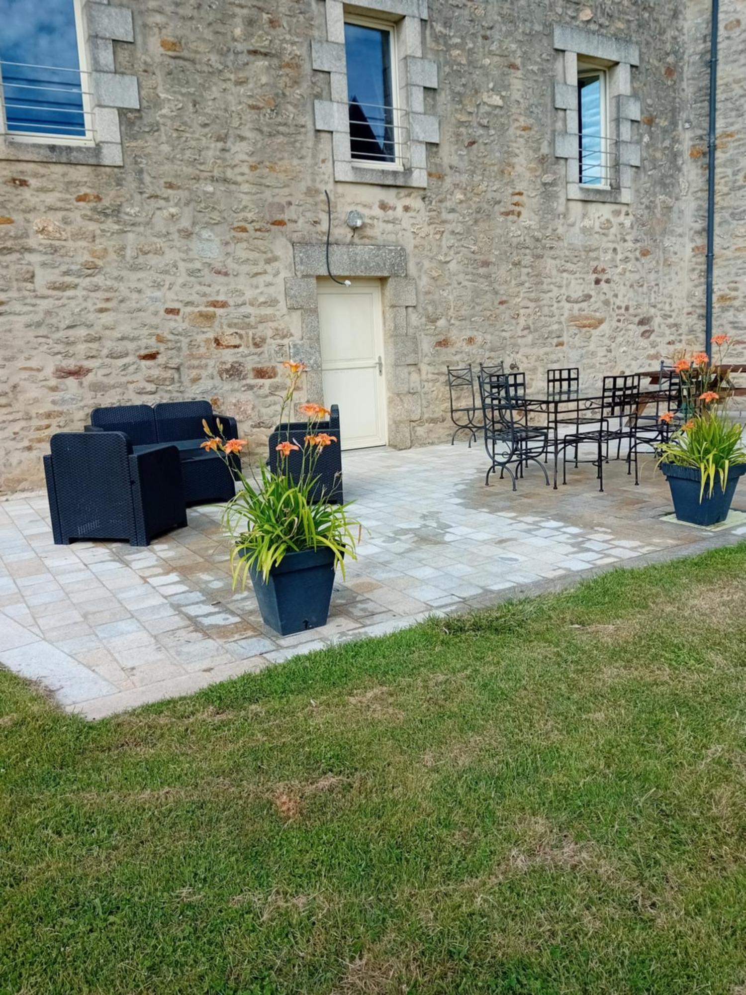 Bed and Breakfast Domaine De Kerbillec Theix Esterno foto