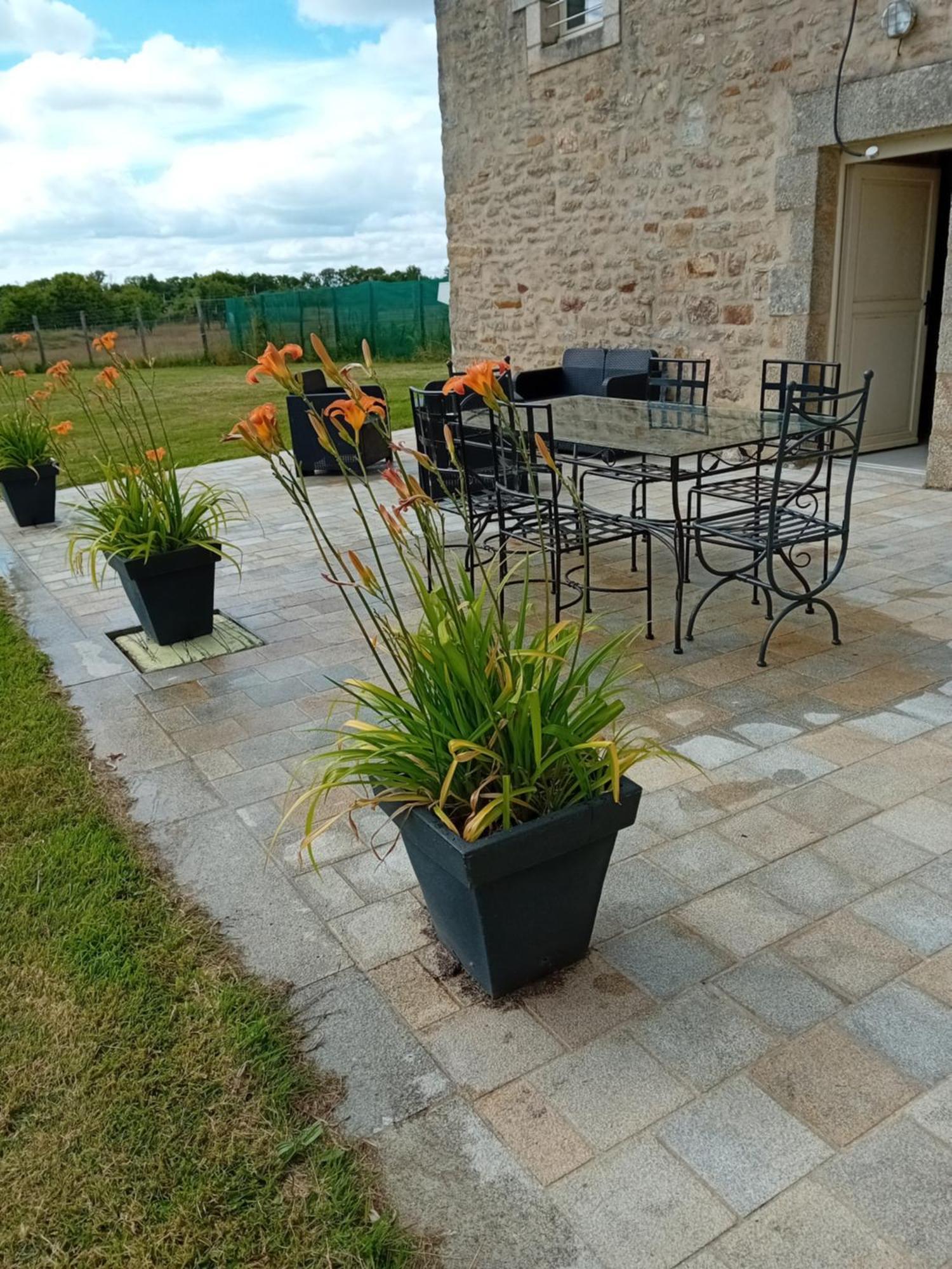 Bed and Breakfast Domaine De Kerbillec Theix Esterno foto